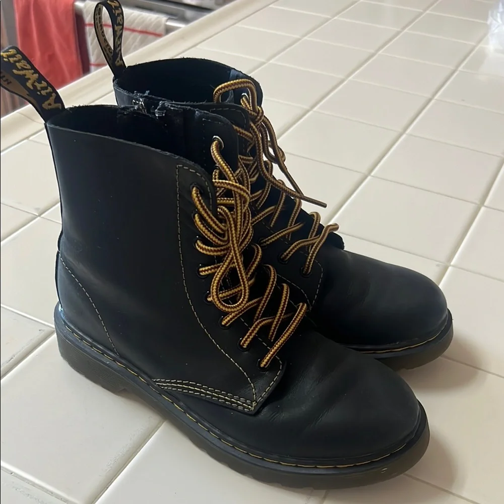 Dr. Martens Kids Black Leather Lace-Up Boots - Picture 7 of 11